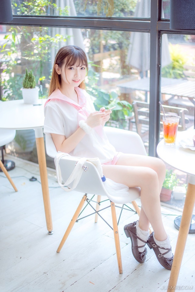 “事急从权，如今既然要用张任，说不得，当用一些手段。”法正微笑道。